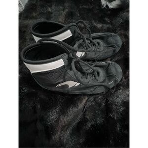 Hong Gang  Boxing Shoes High Top Wrestling Shoe Kids Anti Slip Gym 5